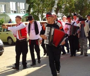 Staviame my mája...