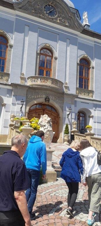 Potulky v ríši rozprávok – návšteva Vígľašského hradu a Haličského zámku