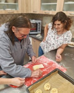 Spoločné pečenie škoricových slimákov v UD Platan