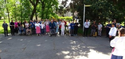 Máj, máj zelený, pod oblôčkom sadený...