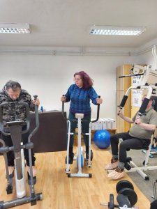 Stretnutie v telocvični – regulujeme vianočné kilá