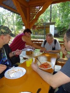 Radosť z divadelného predstavenia „Stará dievka a čert“