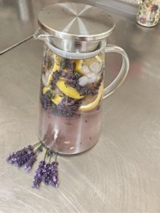 Spoločná príprava levanduľovej limonády