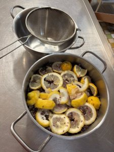 Príprava levanduľového sirupu v našom zariadení