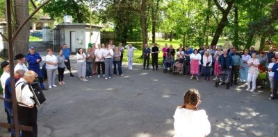 Máj, máj zelený, pod oblôčkom sadený...