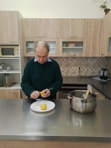 Príprava a varenie bazového sirupu