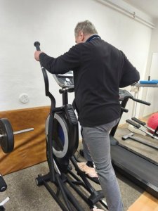 Stretnutie v telocvični – regulujeme vianočné kilá