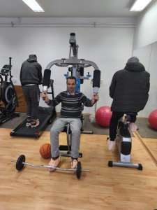 Stretnutie v telocvični – regulujeme vianočné kilá