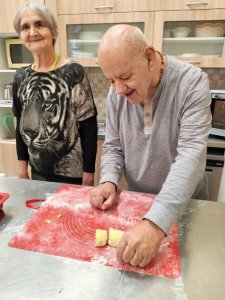 Spoločné pečenie škoricových slimákov v UD Platan